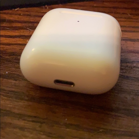 AirPods G2 - Picture 3 of 3